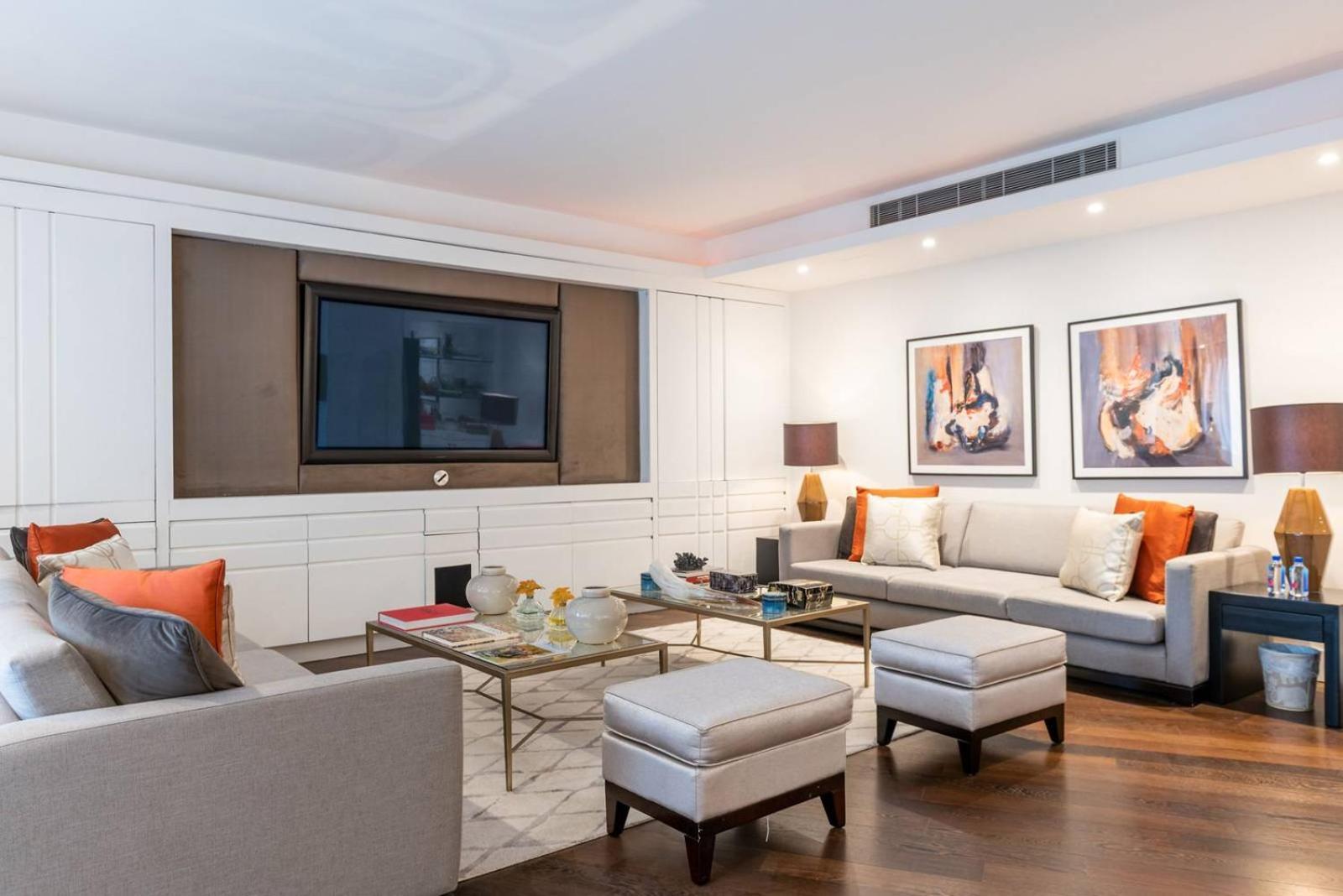 Super Luxury Stylish Large Mayfair 2500sqft London